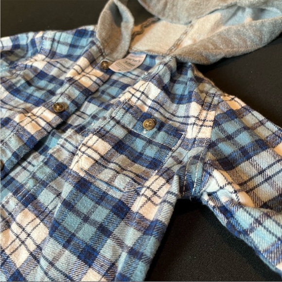 STYLE STAPLE! 💙 Carter's Baby Boy Blue Hooded Button Up Flannel Size 12 Months - Picture 2 of 4